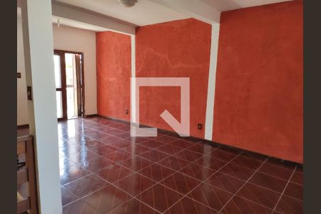 Sala de casa à venda com 3 quartos, 160m² em Costa E Silva, Porto Alegre