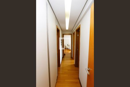 Corredor de apartamento para alugar com 3 quartos, 220m² em Gutierrez, Belo Horizonte