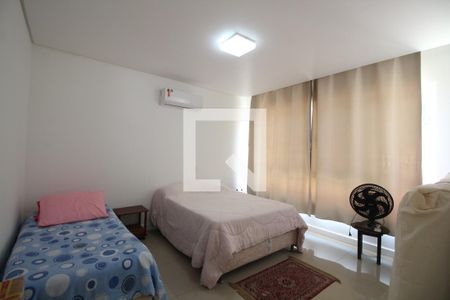 Quarto 1 de casa de condomínio para alugar com 4 quartos, 329m² em Jacarepaguá, Rio de Janeiro