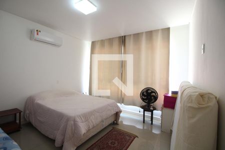 Quarto 1 de casa de condomínio para alugar com 4 quartos, 329m² em Jacarepaguá, Rio de Janeiro