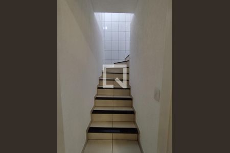 Escada  de casa à venda com 3 quartos, 140m² em Vila Caraguatá, São Paulo