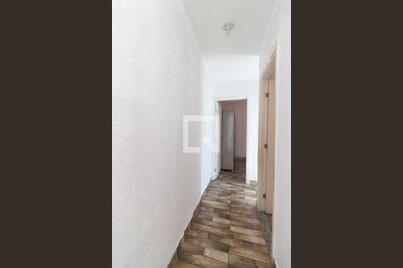 Corredor de apartamento para alugar com 2 quartos, 60m² em Realengo, Rio de Janeiro