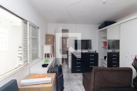 Quarto 1 de casa para alugar com 2 quartos, 60m² em Jardim Robru, São Paulo