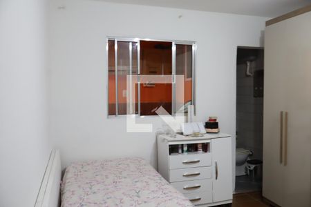 Suíte da casa térrea de casa à venda com 4 quartos, 199m² em Vila Alzira, São Paulo