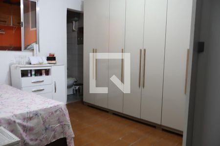 Suíte da casa térrea de casa à venda com 4 quartos, 199m² em Vila Alzira, São Paulo