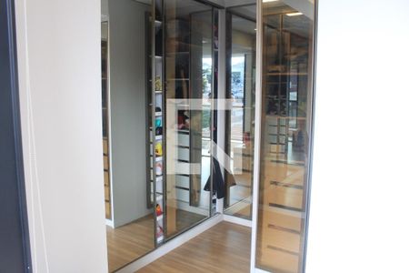 Closet da suíte 1 de casa à venda com 3 quartos, 389m² em Nova Gerti, São Caetano do Sul