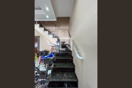 Escada de casa para alugar com 2 quartos, 90m² em Sacomã, São Paulo