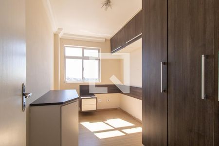 Quarto 1 de apartamento para alugar com 3 quartos, 60m² em Novo Mundo, Curitiba