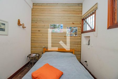 Quarto 2 de casa à venda com 3 quartos, 350m² em Petrópolis, Porto Alegre