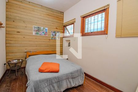 Quarto 2 de casa à venda com 3 quartos, 350m² em Petrópolis, Porto Alegre