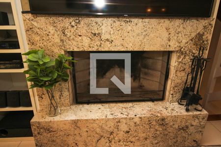 Detalhe da Sala - Lareira de casa para alugar com 3 quartos, 272m² em Tristeza, Porto Alegre
