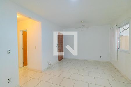 Sala  de casa de condomínio para alugar com 2 quartos, 68m² em Olaria, Canoas