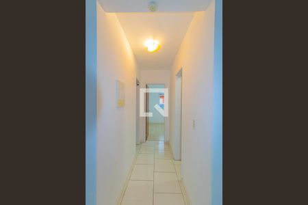 Corredor de casa de condomínio para alugar com 2 quartos, 68m² em Olaria, Canoas