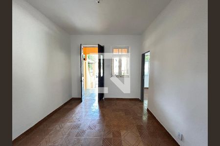 Sala de casa para alugar com 2 quartos, 72m² em Bento Ribeiro, Rio de Janeiro