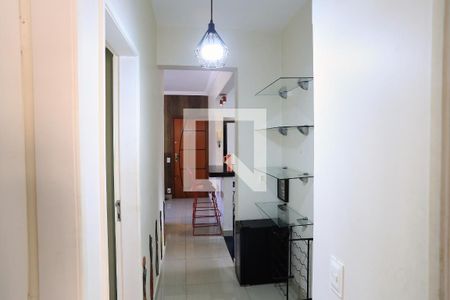 Corredor de apartamento para alugar com 3 quartos, 90m² em Cachoeirinha, Belo Horizonte