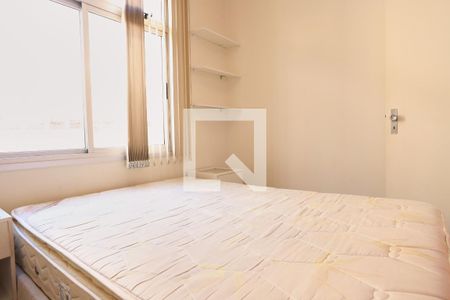 Quarto de apartamento para alugar com 3 quartos, 90m² em Cachoeirinha, Belo Horizonte