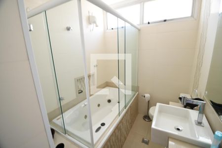 Banheiro Suíte de apartamento para alugar com 1 quarto, 64m² em Cambuí, Campinas