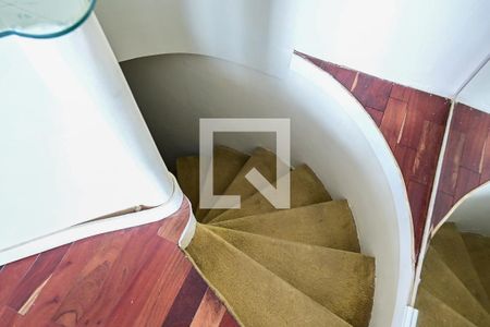 Escada de apartamento para alugar com 2 quartos, 88m² em Vila Andrade, São Paulo