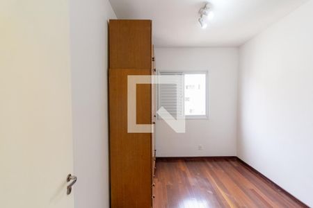 Quarto 1 de apartamento para alugar com 3 quartos, 74m² em Interlagos, São Paulo
