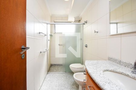 banheiro de apartamento para alugar com 3 quartos, 130m² em Pinheiros, São Paulo