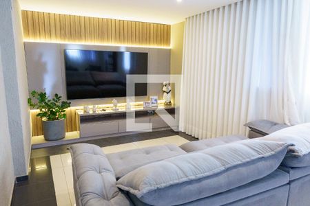 Sala de casa à venda com 4 quartos, 384m² em Santa Cruz Industrial, Contagem