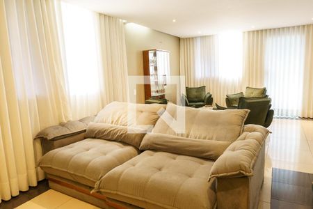 Sala de casa à venda com 4 quartos, 384m² em Santa Cruz Industrial, Contagem