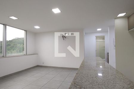 Sala/Cozinha de apartamento para alugar com 1 quarto, 50m² em Tanque, Rio de Janeiro