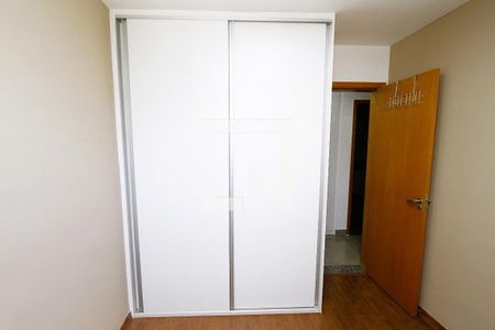 Quarto de apartamento para alugar com 3 quartos, 83m² em Buritis, Belo Horizonte