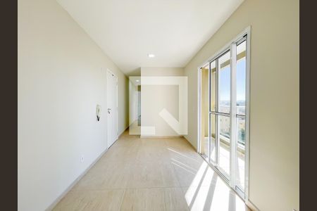 Sala de apartamento à venda com 2 quartos, 47m² em Quitaúna, Osasco