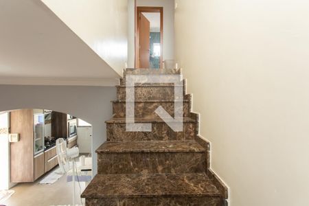 Escada  de casa à venda com 3 quartos, 300m² em Cidade Antônio Estêvão de Carvalho, São Paulo