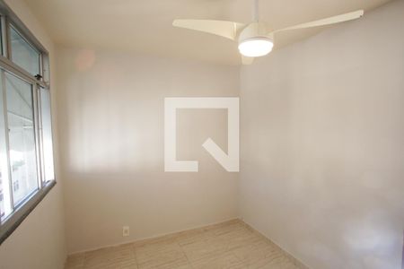 Quarto 1 de apartamento para alugar com 2 quartos, 32m² em Taquara, Rio de Janeiro