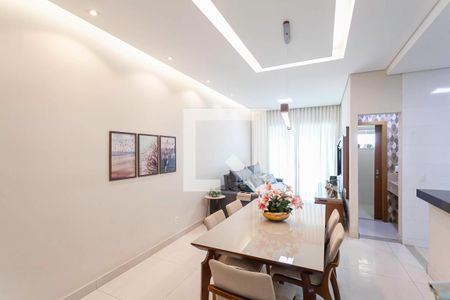 Sala de casa à venda com 3 quartos, 256m² em Monte Castelo, Contagem