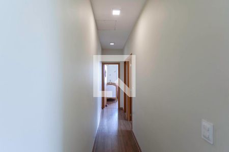 Corredor de casa à venda com 3 quartos, 256m² em Monte Castelo, Contagem