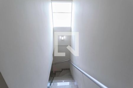 Escada de casa à venda com 3 quartos, 256m² em Monte Castelo, Contagem