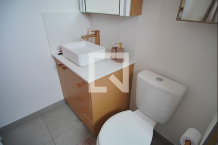 Banheiro da Suíte de apartamento à venda com 3 quartos, 71m² em Jardim do Salso, Porto Alegre