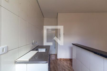 Cozinha de apartamento para alugar com 1 quarto, 40m² em Vila Erna, São Paulo
