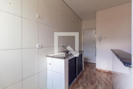 Cozinha de apartamento para alugar com 1 quarto, 40m² em Vila Erna, São Paulo