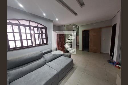 Casa para alugar com 4 quartos, 212m² em Parque Maria Helena, Suzano