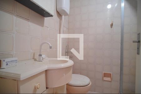 Banheiro de kitnet/studio para alugar com 1 quarto, 35m² em Centro, São Leopoldo