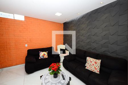 Casa à venda com 6 quartos, 350m² em Água Branca, Contagem