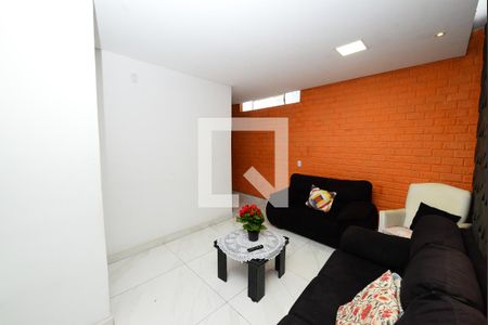 Casa à venda com 6 quartos, 350m² em Água Branca, Contagem