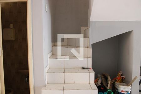 Escadas de casa para alugar com 4 quartos, 210m² em Cambuci, São Paulo