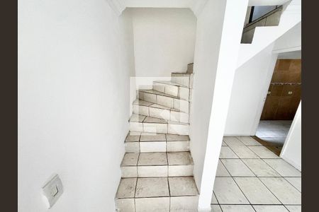 Escada de casa de condomínio à venda com 2 quartos, 100m² em Jardim Sonia, São Paulo