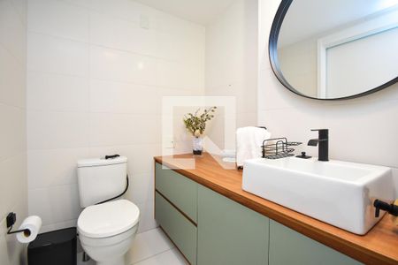banheiro de kitnet/studio para alugar com 1 quarto, 27m² em Sumarezinho, São Paulo