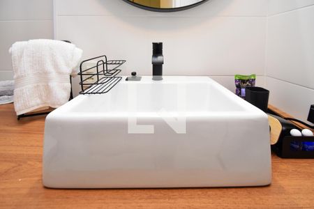 banheiro de kitnet/studio para alugar com 1 quarto, 27m² em Sumarezinho, São Paulo