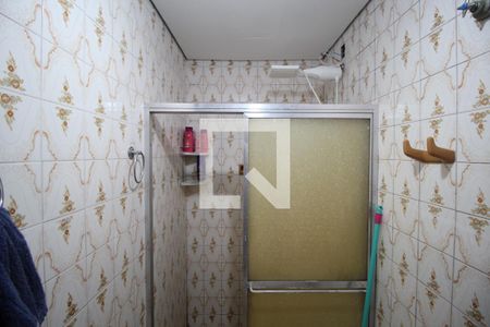Banheiro de apartamento à venda com 1 quarto, 48m² em Vila Jardim, Porto Alegre