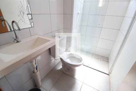 Banheiro Social de apartamento para alugar com 2 quartos, 40m² em Jardim Patricia, Uberlândia