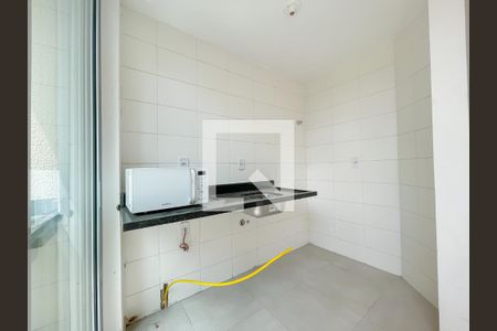 Sala e Cozinha de casa de condomínio à venda com 2 quartos, 52m² em Santa Maria, Osasco