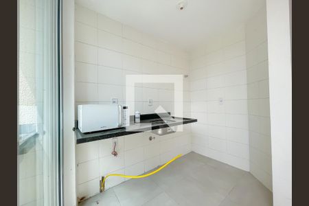 Sala e Cozinha de casa de condomínio à venda com 2 quartos, 52m² em Santa Maria, Osasco