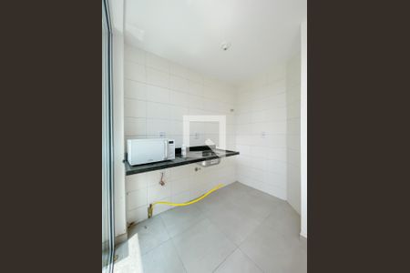 Sala e Cozinha de casa de condomínio à venda com 2 quartos, 52m² em Santa Maria, Osasco